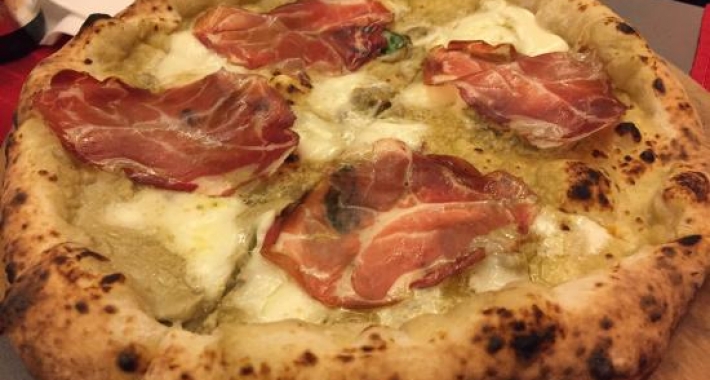 Pizza con prosciutto